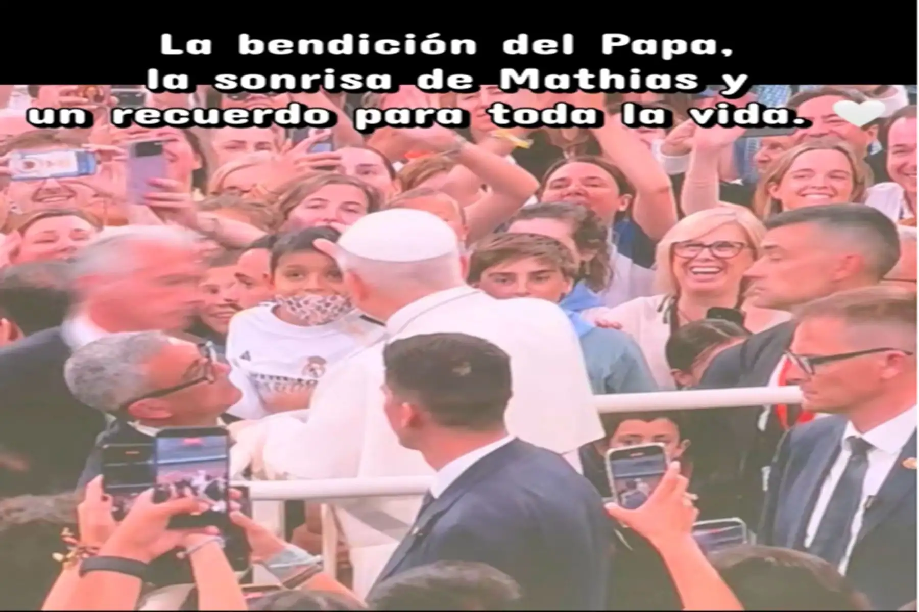 Papa León XIV emociona al bendecir a niño chiclaya