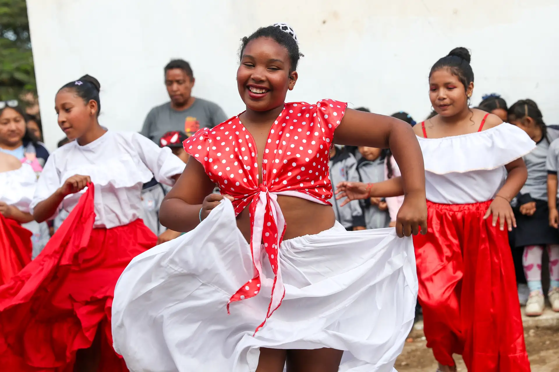 La Biblioteca Nacional del Perú inauguró en el distrito de El Carmen, provincia de Chincha, región Ica, las bibliotecas rurales de San Regis y Guayabo. En la ceremonia de inauguración participaron la ministra de Cultura, Soraya Altabás, y el jefe institucional de la BNP, Juan Yangali. Foto: ANDINA/Ricardo Cuba