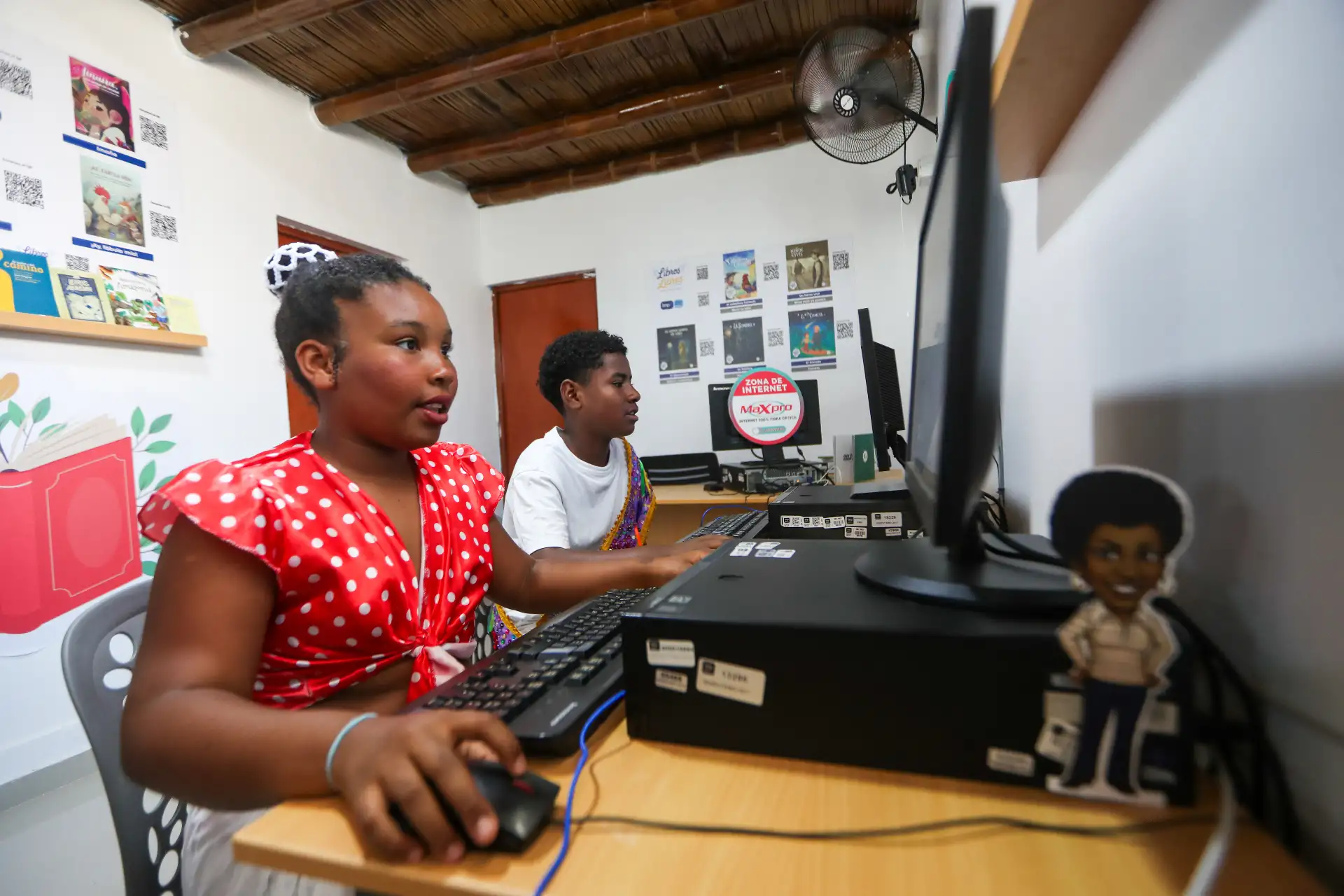 La Biblioteca Nacional del Perú inauguró en el distrito de El Carmen, provincia de Chincha, región Ica, las bibliotecas rurales de San Regis y Guayabo. En la ceremonia de inauguración participaron la ministra de Cultura, Soraya Altabás, y el jefe institucional de la BNP, Juan Yangali. Foto: ANDINA/Ricardo Cuba