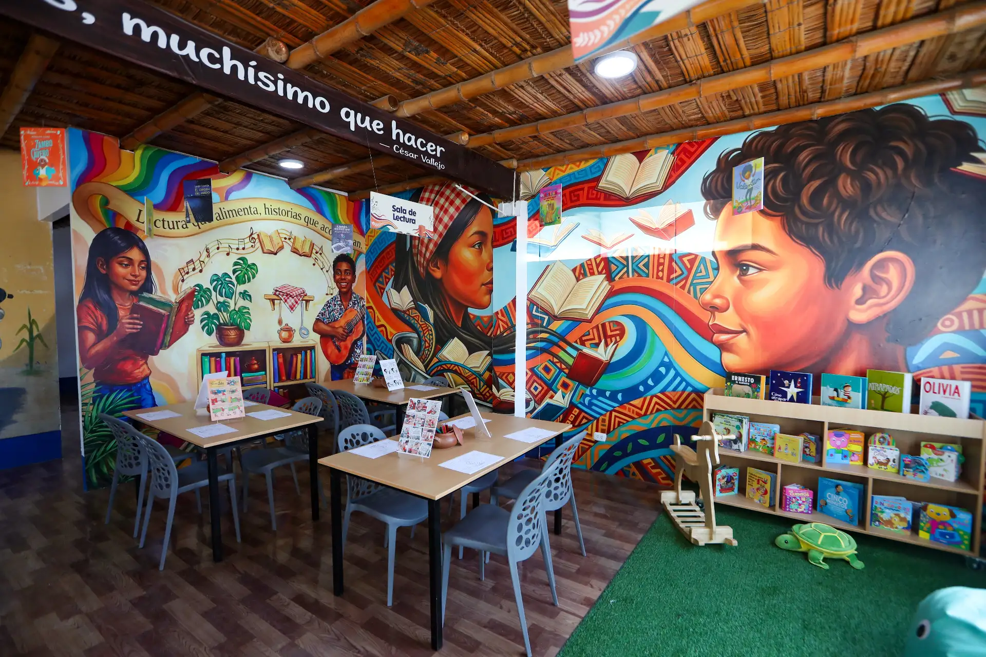 La Biblioteca Nacional del Perú inauguró en el distrito de El Carmen, provincia de Chincha, región Ica, las bibliotecas rurales de San Regis y Guayabo. En la ceremonia de inauguración participaron la ministra de Cultura, Soraya Altabás, y el jefe institucional de la BNP, Juan Yangali. Foto: ANDINA/Ricardo Cuba