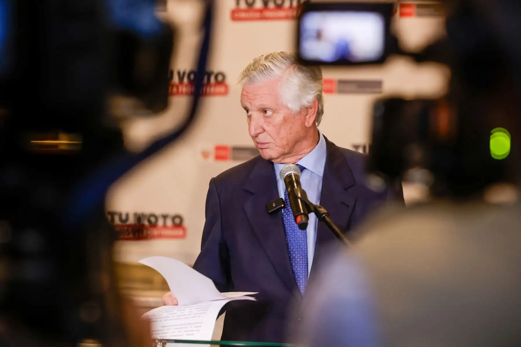 El canciller Hugo de Zela se reunió con delegaciones de observación electoral de la OEA y la Unión Europea, cuyos representantes destacaron el desarrollo de la segunda vuelta presidencial. En el encuentro se resaltó el trabajo de los organismos electorales y la participación ciudadana durante la jornada democrática. Foto: Luis Iparraguirre.