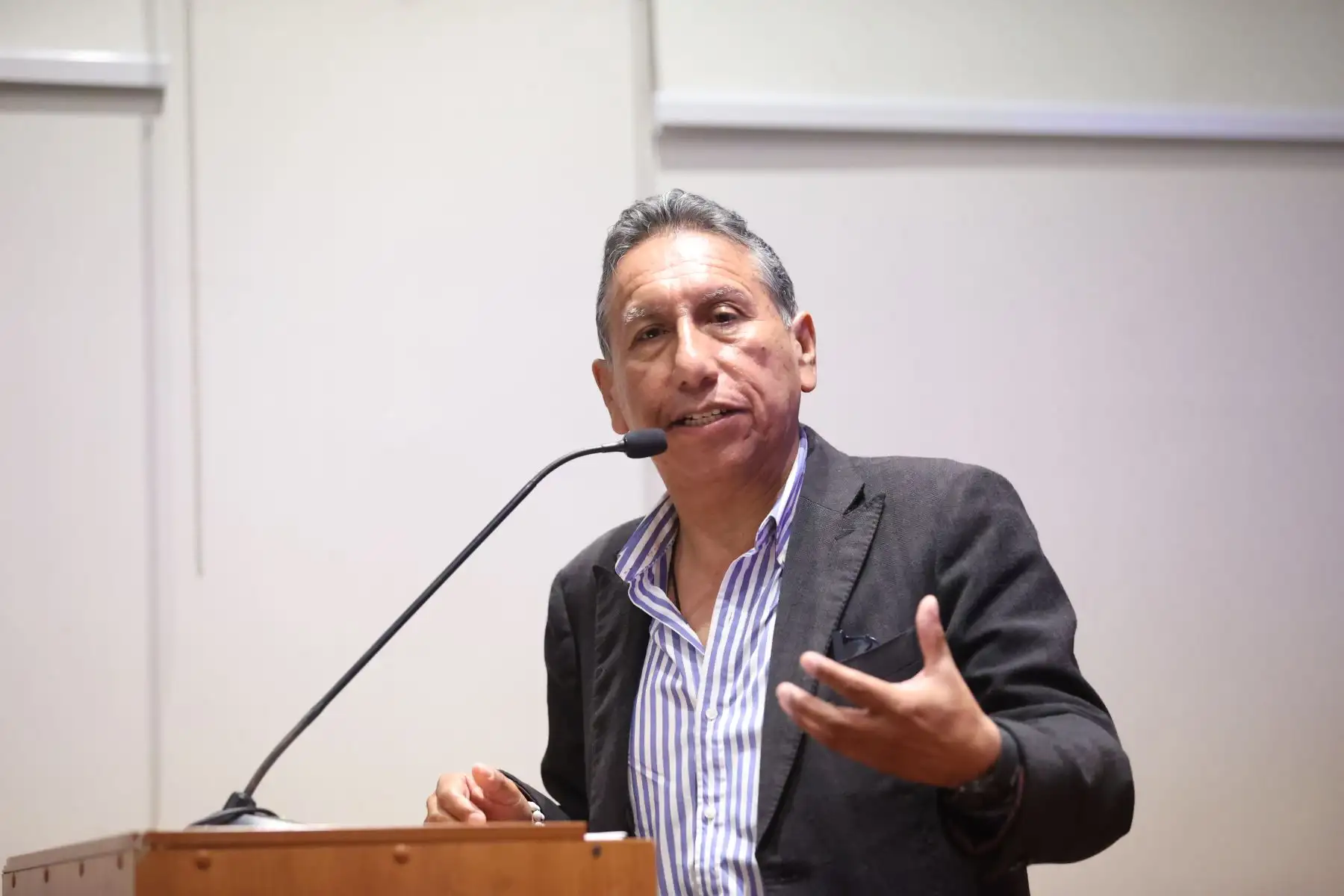La ceremonia de inauguración del Festival del Libro y la Lectura “Estación de Lectores: Literatura e identidad peruana” reunió a autoridades, docentes, estudiantes e invitados en la Casa de la Literatura Peruana. Foto: ANDINA/Melina Mejía.