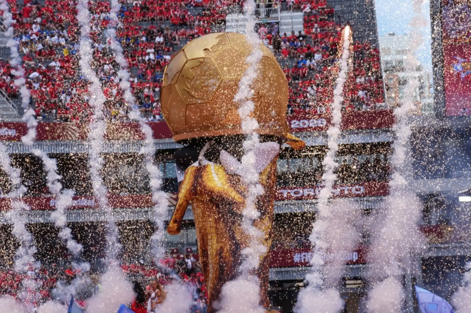 Canadá realizó una colorida y vibrante ceremonia de inauguración del Mundial 2026 en el Toronto Stadium, en la previa del debut de su selección ante Bosnia y Herzegovina por el Grupo B del torneo. El espectáculo formó parte de las actividades de apertura de una edición organizada de manera conjunta por Canadá, Estados Unidos y México. Foto: ANDINA/AFP.