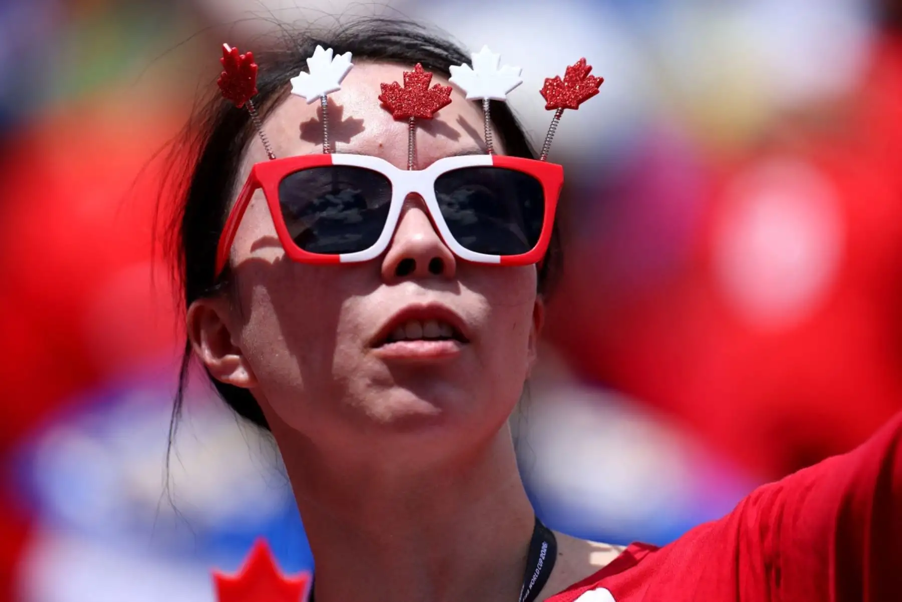 Canadá realizó una colorida y vibrante ceremonia de inauguración del Mundial 2026 en el Toronto Stadium, en la previa del debut de su selección ante Bosnia y Herzegovina por el Grupo B del torneo. El espectáculo formó parte de las actividades de apertura de una edición organizada de manera conjunta por Canadá, Estados Unidos y México. Foto: ANDINA/AFP.