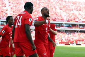 Cyle Larin puso el empate 1-1 en el Canadá vs. Bosnia. Foto: AFP.