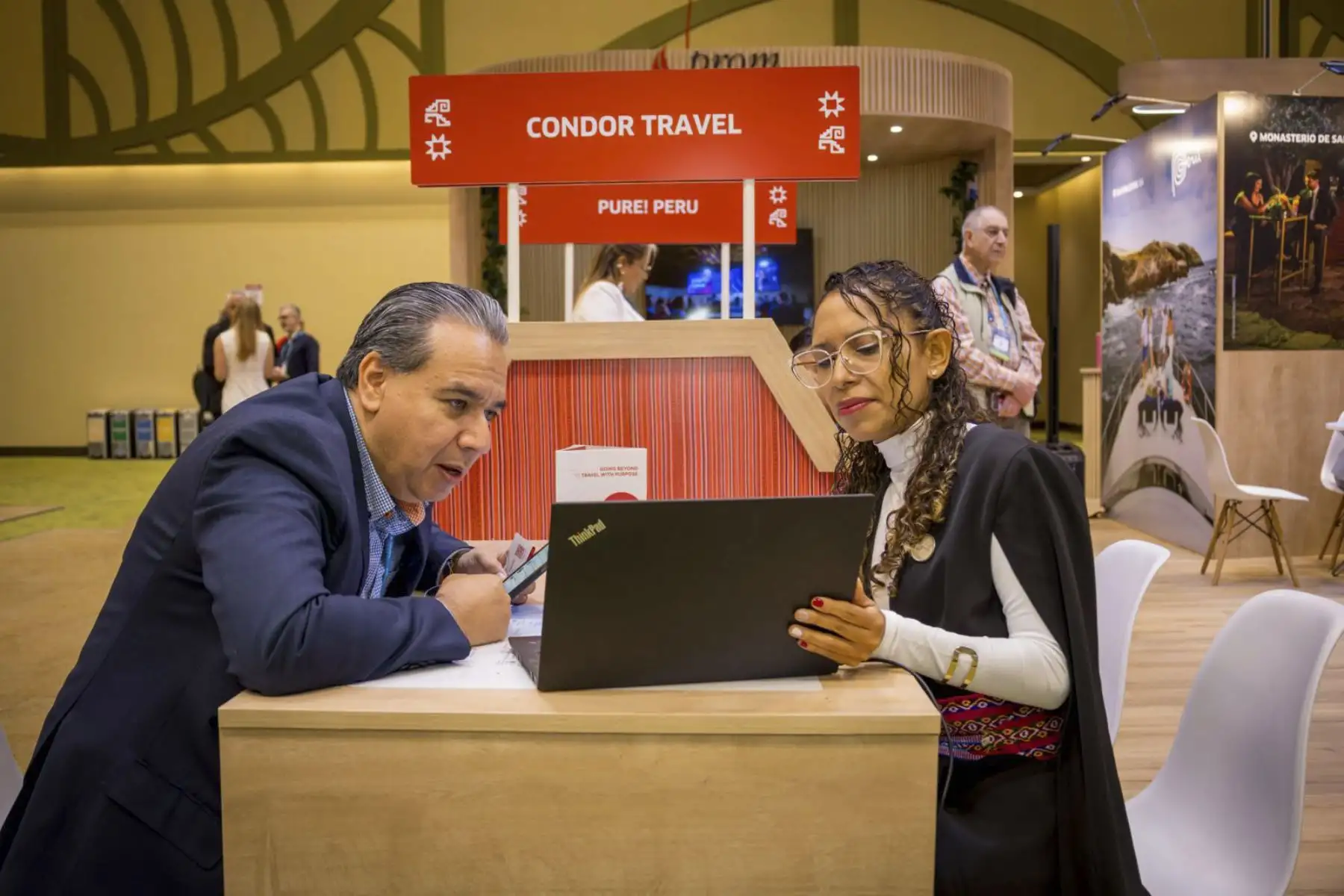 La Comisión de Promoción del Perú para la Exportación y el Turismo (PROMPERÚ) culminó exitosamente su participación en FIEXPO Latin America 2026, el principal evento de la industria de reuniones de América Latina y el Caribe, realizado del 9 al 12 de junio en San José, Costa Rica. Durante el encuentro, la delegación peruana, conformada por empresas del sector turismo y representantes de los burós de convenciones de Lima y Arequipa, concretó más de 370 citas de negocios con compradores y organizadores de eventos de América y Europa, generando una proyección de negocios estimada en US$ 5.8 millones. Foto: Promperú