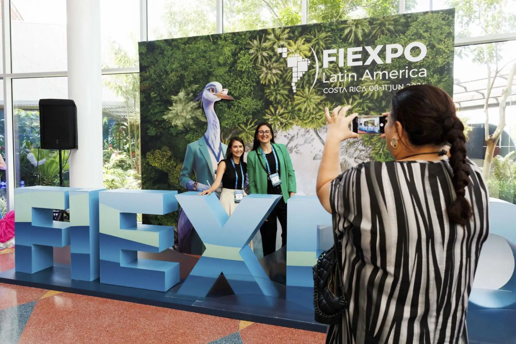 La Comisión de Promoción del Perú para la Exportación y el Turismo (PROMPERÚ) culminó exitosamente su participación en FIEXPO Latin America 2026, el principal evento de la industria de reuniones de América Latina y el Caribe, realizado del 9 al 12 de junio en San José, Costa Rica. Durante el encuentro, la delegación peruana, conformada por empresas del sector turismo y representantes de los burós de convenciones de Lima y Arequipa, concretó más de 370 citas de negocios con compradores y organizadores de eventos de América y Europa, generando una proyección de negocios estimada en US$ 5.8 millones. Foto: Promperú