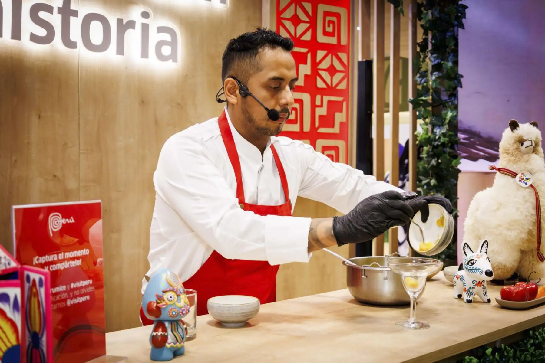 La Comisión de Promoción del Perú para la Exportación y el Turismo (PROMPERÚ) culminó exitosamente su participación en FIEXPO Latin America 2026, el principal evento de la industria de reuniones de América Latina y el Caribe, realizado del 9 al 12 de junio en San José, Costa Rica. Durante el encuentro, la delegación peruana, conformada por empresas del sector turismo y representantes de los burós de convenciones de Lima y Arequipa, concretó más de 370 citas de negocios con compradores y organizadores de eventos de América y Europa, generando una proyección de negocios estimada en US$ 5.8 millones. Foto: Promperú