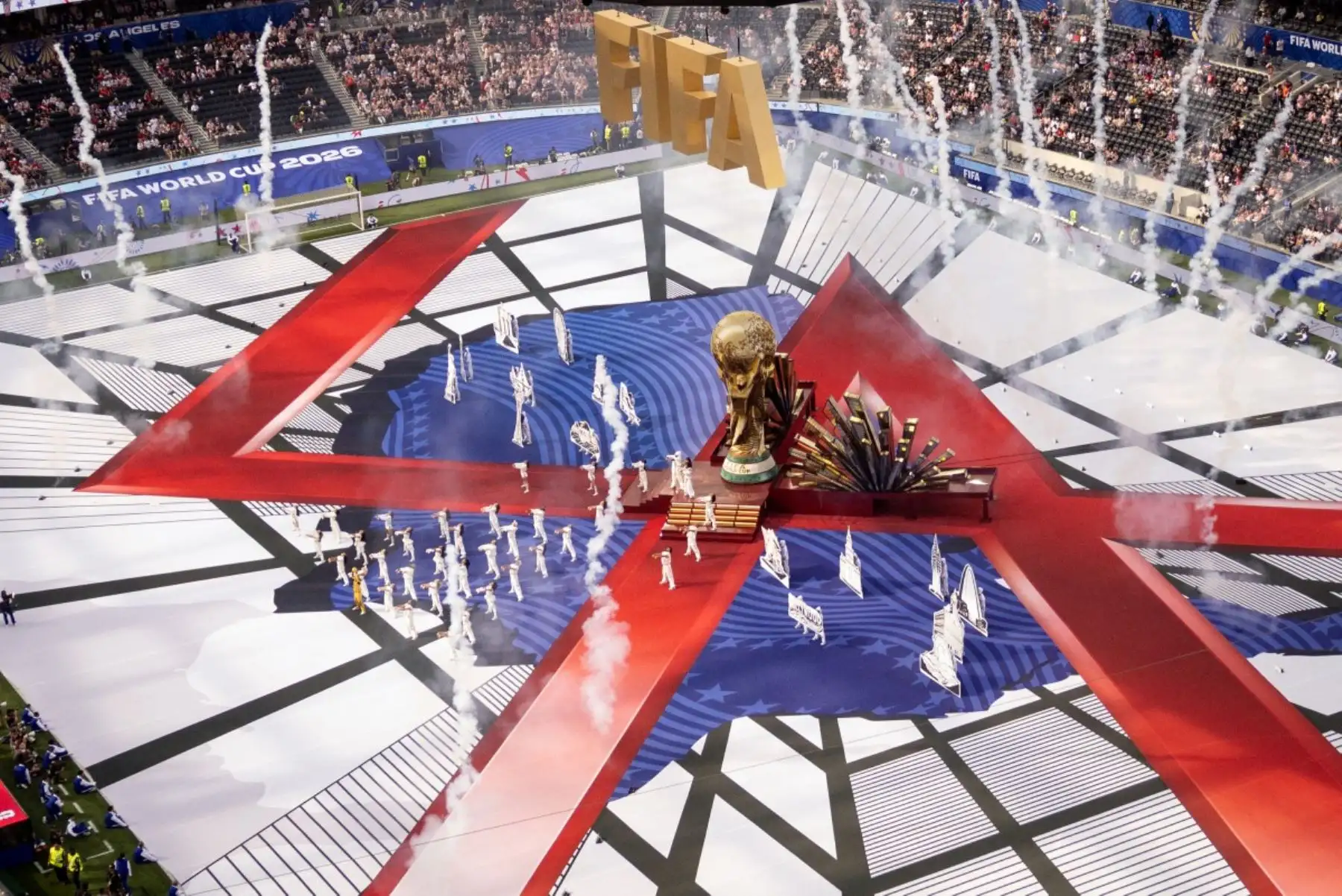 Bailarines actúan durante la ceremonia de apertura del Mundial de Fútbol de 2026, antes del partido del Grupo D entre Estados Unidos y Paraguay en el Estadio de Los Ángeles en Inglewood, California, el 12 de junio de 2026. (Foto de ETIENNE LAURENT / AFP)