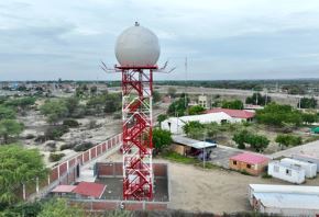 Los radares meteorológicos son una moderna tecnología impulsada por el Ministerio del Ambiente y se ha convertido en una herramienta clave para fortalecer el monitoreo climático y la prevención de desastres en el país.
