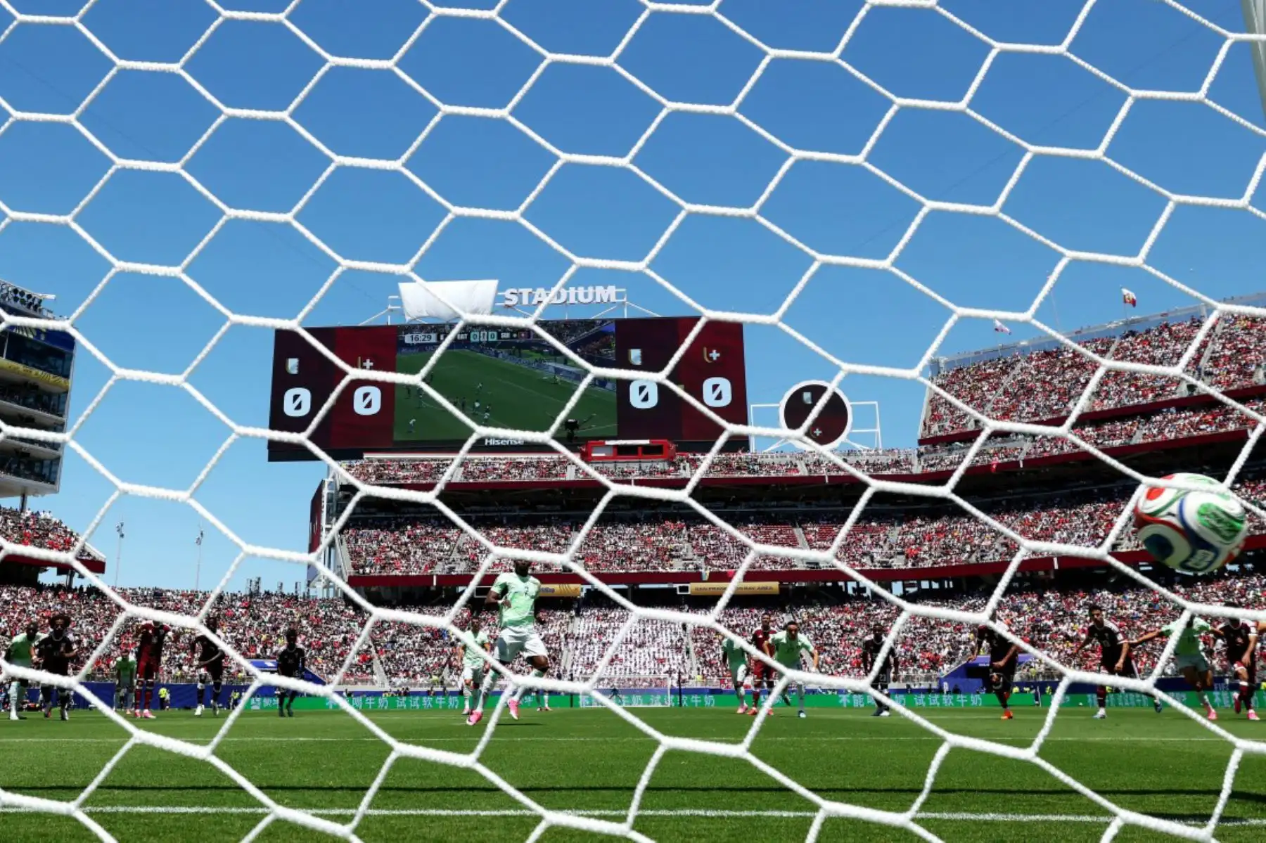 Breel Embolo de Suiza anota con penalti el primer gol de su equipo durante el partido del Grupo B de la Copa Mundial de la FIFA 2026 entre Qatar y Suiza en el San Francisco Bay Area Stadium el 13 de junio de 2026 en California. Foto: Getty Images / AFP