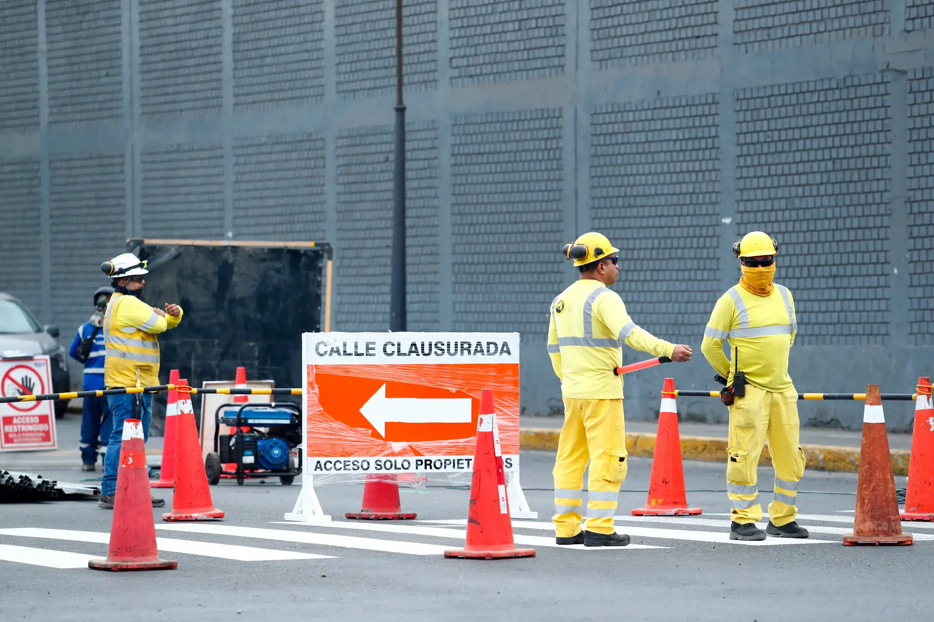 El domingo 14 de junio de 2026 iniciaron los desvíos vehiculares en la avenida Faucett, cruce con la avenida Argentina, por motivo del inicio de obras de construcción del pozo de ventilación de ramal de la Línea 4 del Metro de Lima y Callao. Los trabajos se realizarán en el sentido sur-norte, en el tramo comprendido entre las avenidas Argentina y 28 de julio. Foto: ANDINA/Daniel Bracamonte