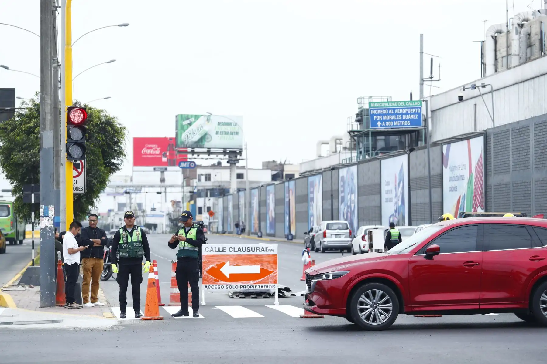El domingo 14 de junio de 2026 iniciaron los desvíos vehiculares en la avenida Faucett, cruce con la avenida Argentina, por motivo del inicio de obras de construcción del pozo de ventilación de ramal de la Línea 4 del Metro de Lima y Callao. Los trabajos se realizarán en el sentido sur-norte, en el tramo comprendido entre las avenidas Argentina y 28 de julio. Foto: ANDINA/Daniel Bracamonte