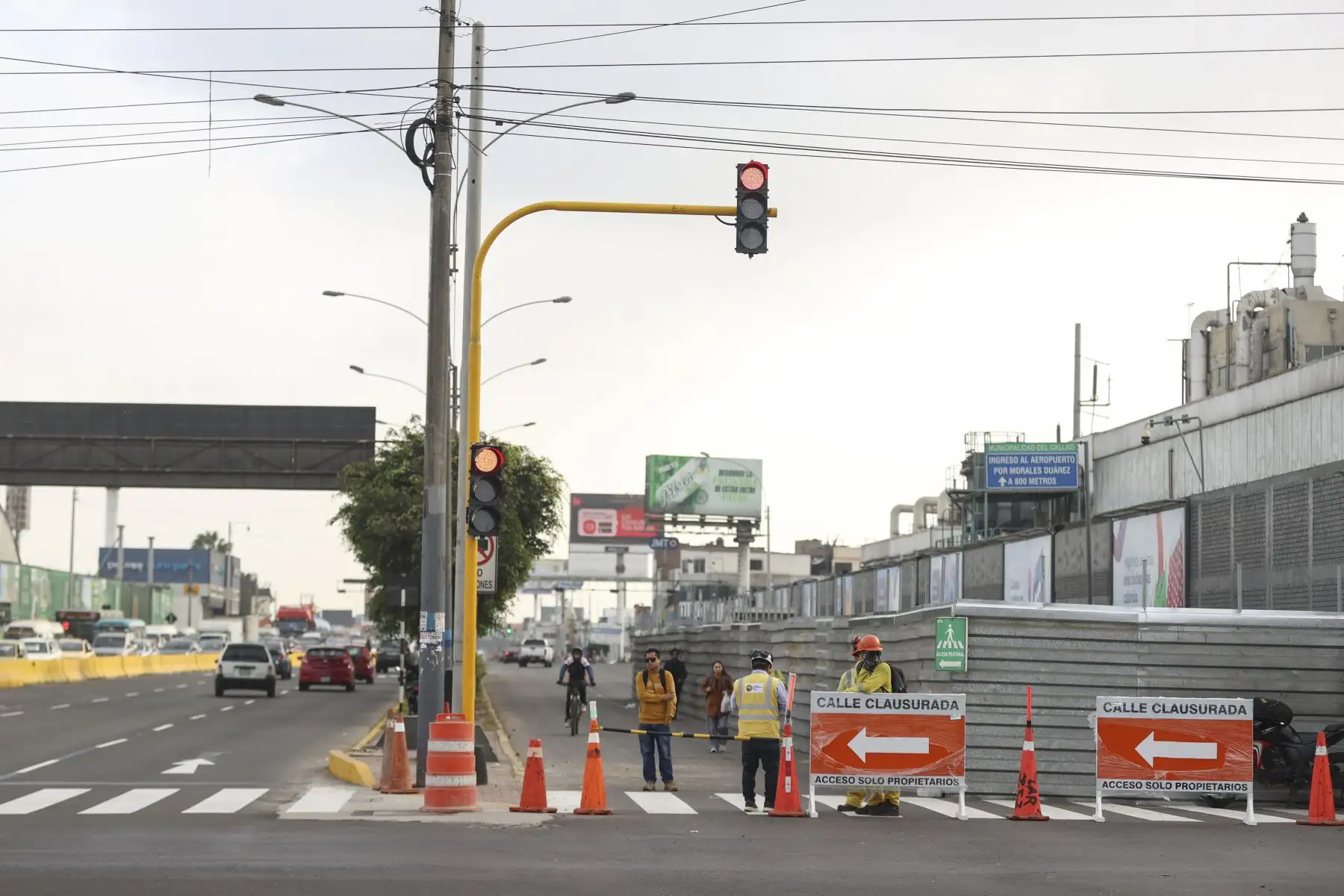 El domingo 14 de junio se inició el cierre parcial de un tramo de la avenida Elmer Faucett, en el Callao, debido al avance de las obras de la Línea 4 del Metro de Lima. La restricción vehicular afecta el sector ubicado desde la cuadra 2 de esta vía, a la altura de la avenida Argentina, en dirección al nuevo Aeropuerto Internacional Jorge Chávez. Foto: ANDINA/Jhonel Rodríguez Robles