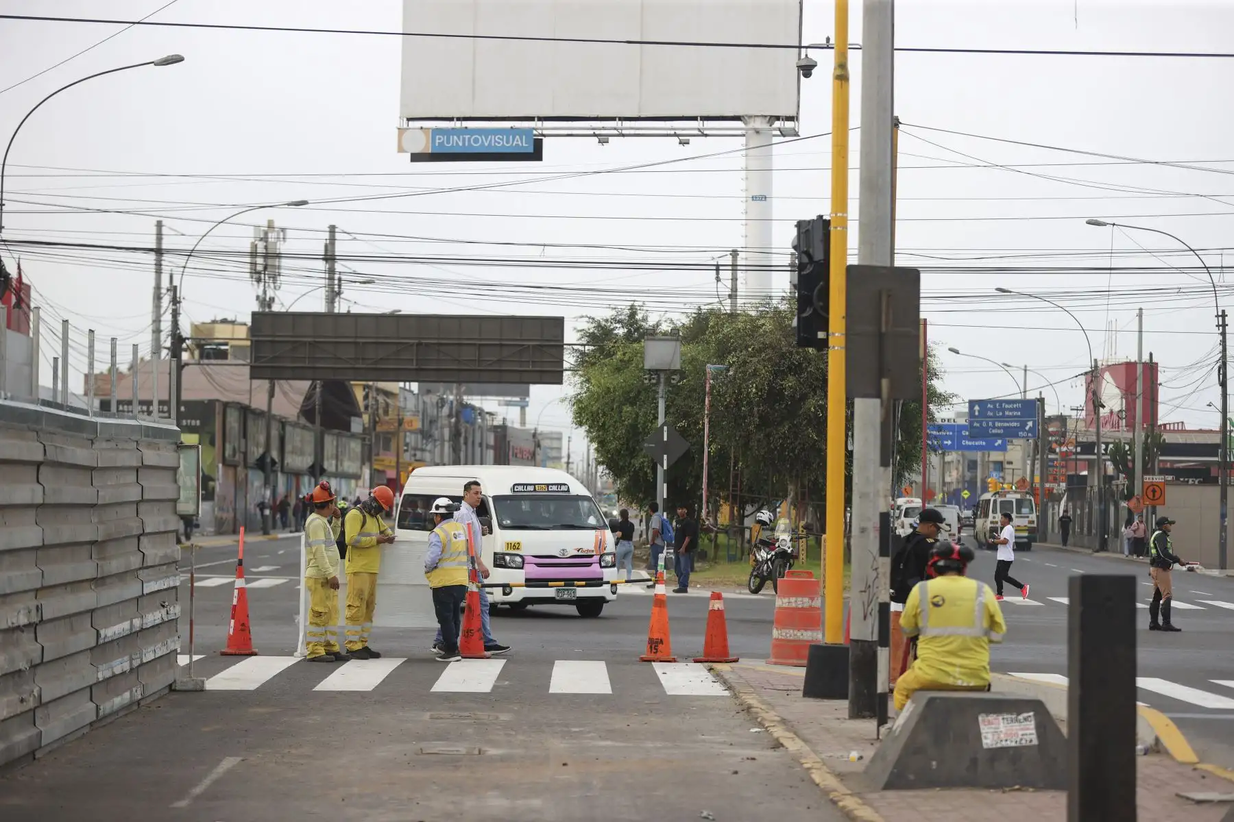 El domingo 14 de junio se inició el cierre parcial de un tramo de la avenida Elmer Faucett, en el Callao, debido al avance de las obras de la Línea 4 del Metro de Lima. La restricción vehicular afecta el sector ubicado desde la cuadra 2 de esta vía, a la altura de la avenida Argentina, en dirección al nuevo Aeropuerto Internacional Jorge Chávez. Foto: ANDINA/Jhonel Rodríguez Robles