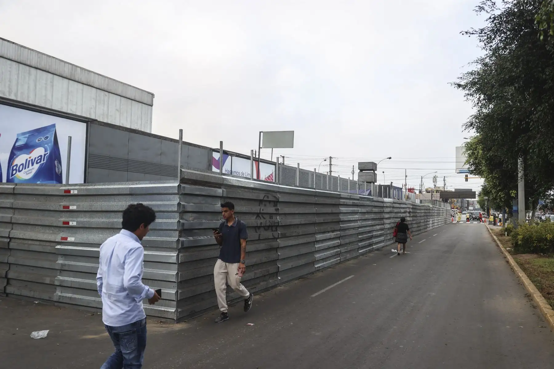 El domingo 14 de junio se inició el cierre parcial de un tramo de la avenida Elmer Faucett, en el Callao, debido al avance de las obras de la Línea 4 del Metro de Lima. La restricción vehicular afecta el sector ubicado desde la cuadra 2 de esta vía, a la altura de la avenida Argentina, en dirección al nuevo Aeropuerto Internacional Jorge Chávez. Foto: ANDINA/Jhonel Rodríguez Robles