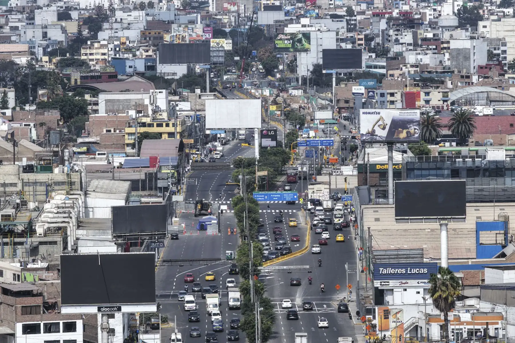 El domingo 14 de junio se inició el cierre parcial de un tramo de la avenida Elmer Faucett, en el Callao, debido al avance de las obras de la Línea 4 del Metro de Lima. La restricción vehicular afecta el sector ubicado desde la cuadra 2 de esta vía, a la altura de la avenida Argentina, en dirección al nuevo Aeropuerto Internacional Jorge Chávez. Foto: ANDINA/Jhonel Rodríguez Robles