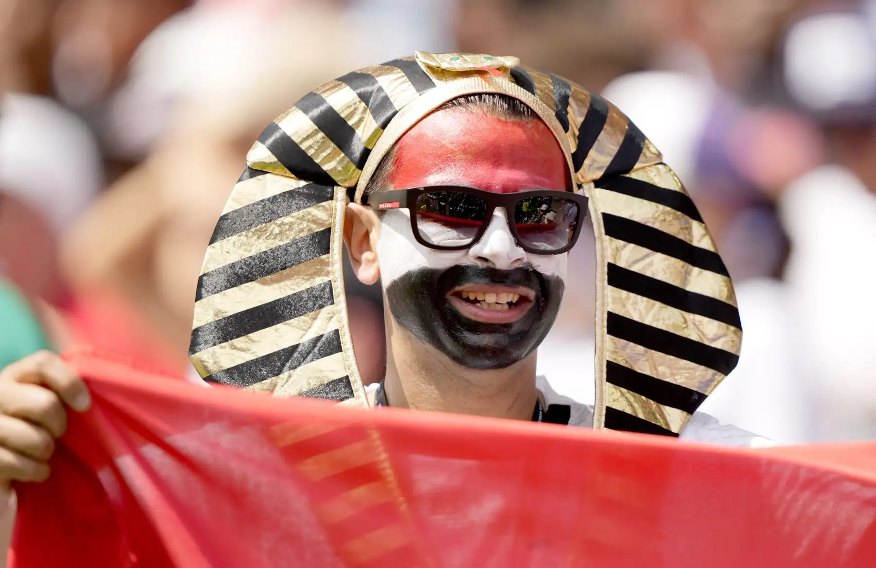 Un aficionado de Egipto antes del partido de la fase de grupos de la Copa Mundial de la FIFA 2026 entre Bélgica y Egipto. Foto: ANDINA/EFE