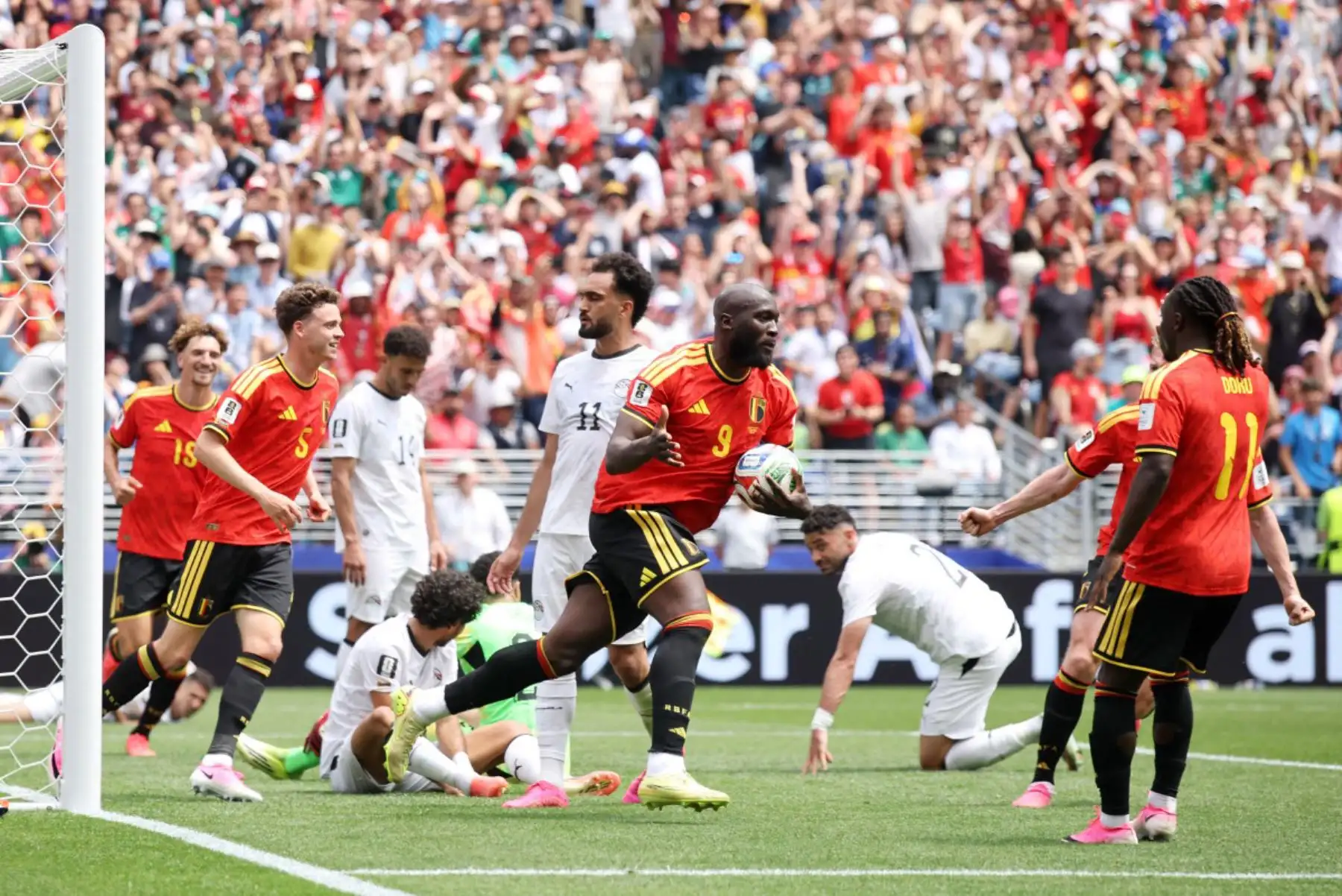 Romelu Lukaku de Bélgica celebra el primer gol de su equipo durante el partido del Grupo G de la Copa Mundial de la FIFA 2026 entre Bélgica y Egipto en el Estadio de Seattle. Foto: ANDINA/AFP