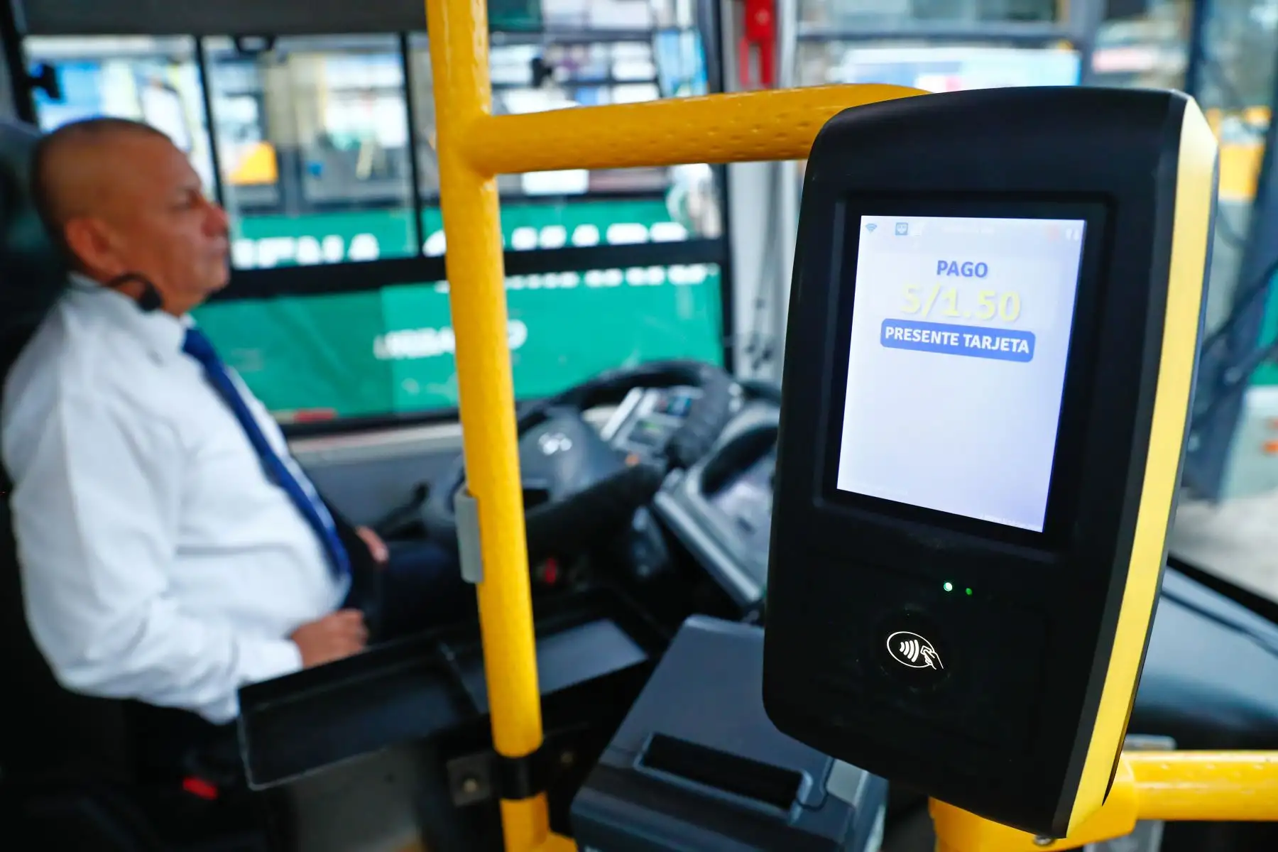 La ATU presentó la nueva Tarjeta Interoperable de Transporte que empezará a funcionar a partir de agosto de 2026 en diversas líneas de transporte público, incluidos los buses del Urbanito y Aerodirecto. Se tiene previsto que a partir de diciembre se podrán pagar los pasajes de las líneas 1 y 2 del Metro, del Metropolitano y los Corredores Complementarios con esta tarjeta. Foto: ANDINA/Daniel Bracamonte