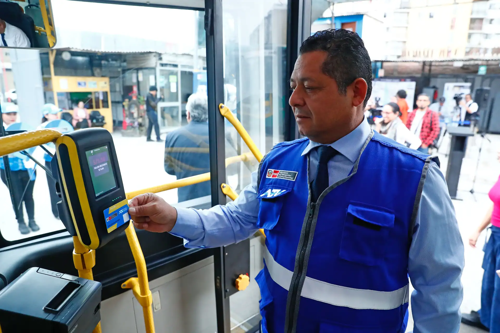 La ATU presentó la nueva Tarjeta Interoperable de Transporte que empezará a funcionar a partir de agosto de 2026 en diversas líneas de transporte público, incluidos los buses del Urbanito y Aerodirecto. Se tiene previsto que a partir de diciembre se podrán pagar los pasajes de las líneas 1 y 2 del Metro, del Metropolitano y los Corredores Complementarios con esta tarjeta. Foto: ANDINA/Daniel Bracamonte
