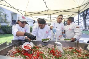 Cheffs iqueños prepararon ceviche en la presentación de festividad, realizada en Lima. ANDINA/Ricardo Cuba