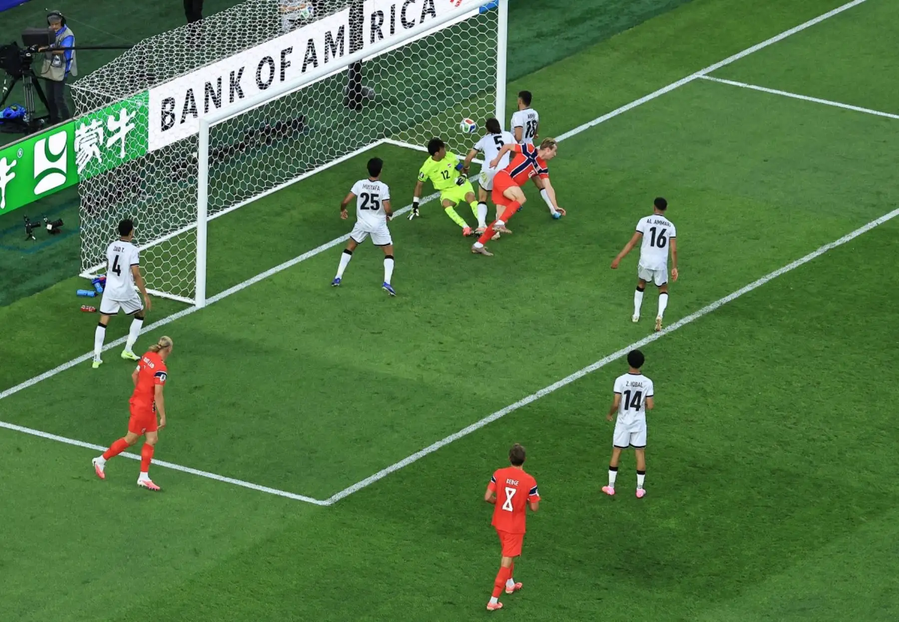 Kristian Thorstvedt #18 de Noruega anota el cuarto gol de su equipo durante el partido del Grupo I de la Copa Mundial de la FIFA 2026 entre Irak y Noruega en el Boston Stadium el 16 de junio de 2026 en Foxborough, Massachusetts. Buda Mendes/Getty Images/AFP
