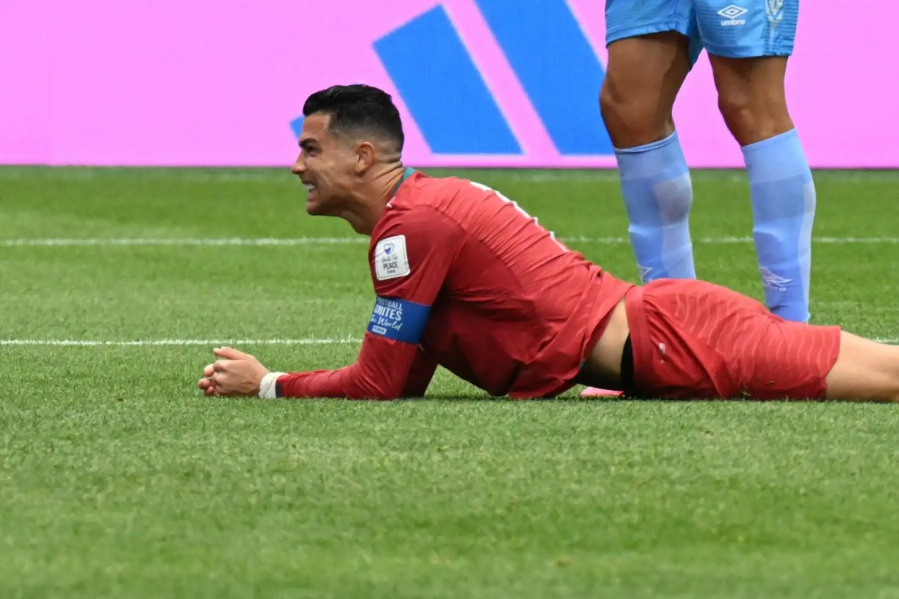Portugal empató 1-1 ante República Democrática del Congo en su debut por el Mundial 2026, en un partido que tuvo los goles de Joao Neves, a los 6 minutos, y Yoane Wissa, en los descuentos del primer tiempo. Cristiano Ronaldo fue titular en el inicio del camino de la selección lusa en el torneo. Foto: ANDINA/AFP.