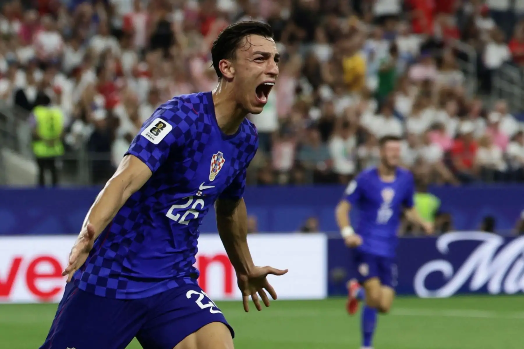 El delantero croata Petar Musa,  celebra tras marcar un gol durante el partido de fútbol del Grupo L del Mundial 2026 entre Inglaterra y Croacia. AFP