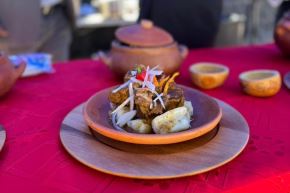 La sazón chiclayana se lució en la emblemática plaza de Yanahuara, en Arequipa, como parte de la Ruta del Papa León XIV. Foto: Cortesía Silvia Depaz