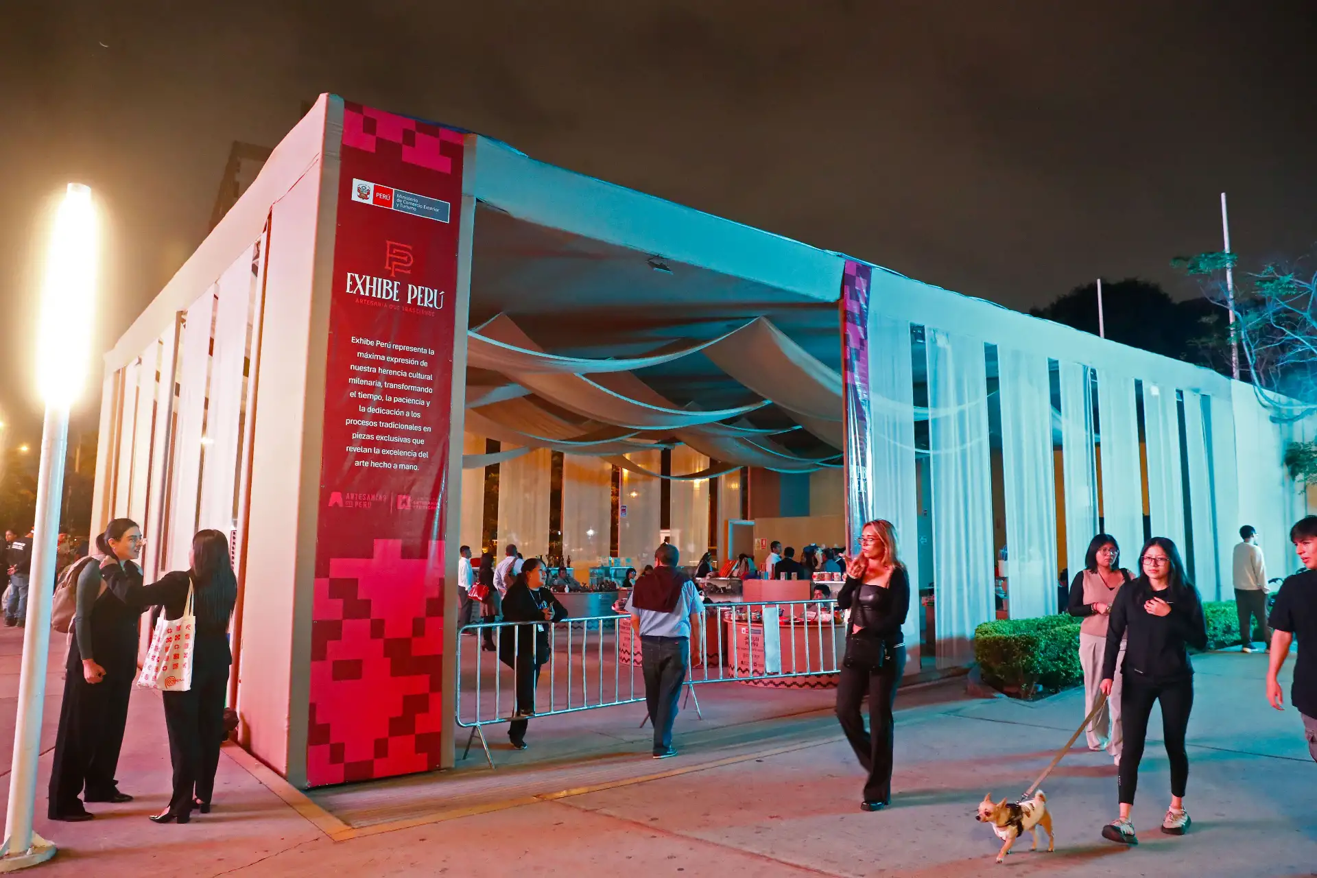 Maestros artesanos de diversas regiones del Perú exponen al público sus mejor trabajos artísticos y textiles en la feria Exhibe Perú 2026, que se realiza en la plazuela Punta del Este de Jesús María del 17 al 21 de junio, con el apoyo del Ministerio de Comercio Exterior y Turismo. Foto: ANDINA/Daniel Bracamonte