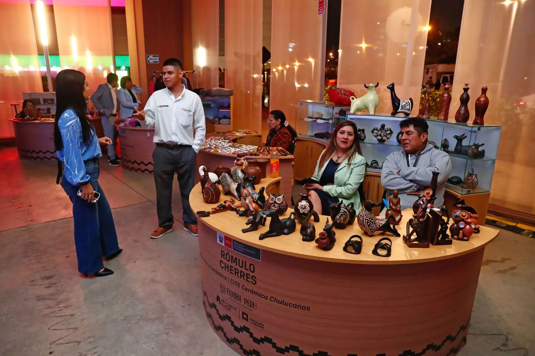 Maestros artesanos de diversas regiones del Perú exponen al público sus mejor trabajos artísticos y textiles en la feria Exhibe Perú 2026, que se realiza en la plazuela Punta del Este de Jesús María del 17 al 21 de junio, con el apoyo del Ministerio de Comercio Exterior y Turismo. Foto: ANDINA/Daniel Bracamonte