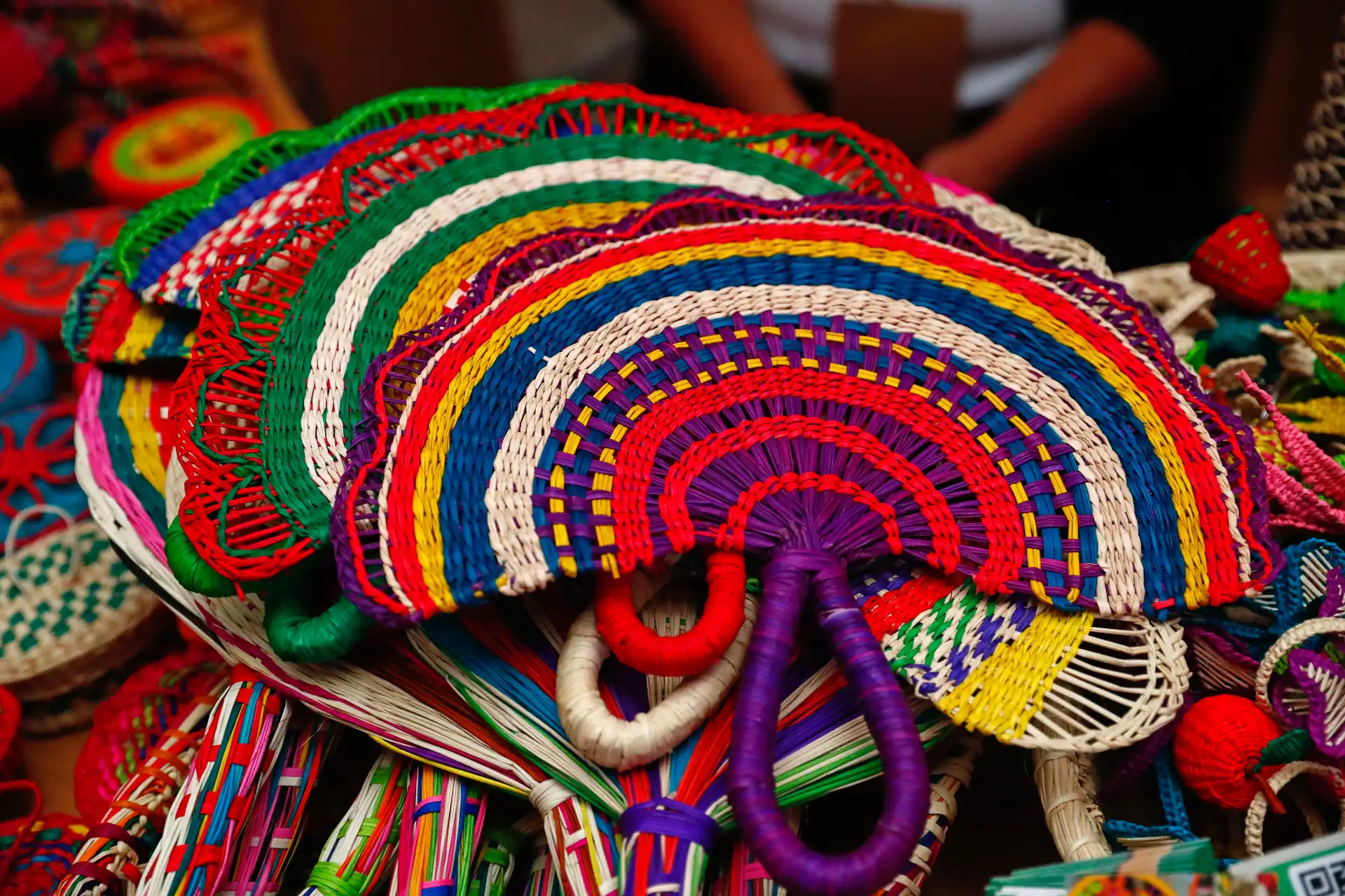 Maestros artesanos de diversas regiones del Perú exponen al público sus mejor trabajos artísticos y textiles en la feria Exhibe Perú 2026, que se realiza en la plazuela Punta del Este de Jesús María del 17 al 21 de junio, con el apoyo del Ministerio de Comercio Exterior y Turismo. Foto: ANDINA/Daniel Bracamonte