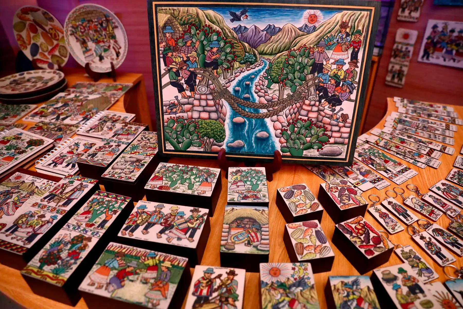 Maestros artesanos de diversas regiones del Perú exponen al público sus mejor trabajos artísticos y textiles en la feria Exhibe Perú 2026, que se realiza en la plazuela Punta del Este de Jesús María del 17 al 21 de junio, con el apoyo del Ministerio de Comercio Exterior y Turismo. Foto: ANDINA/Daniel Bracamonte