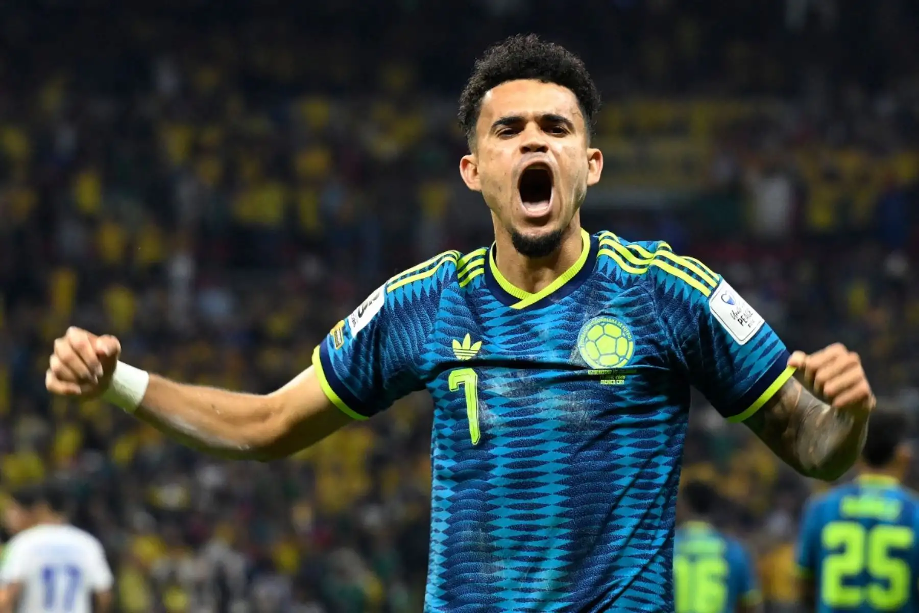 El delantero colombiano , Luis Díaz, celebra el segundo gol de su equipo durante el partido de fútbol del Grupo K de la Copa Mundial 2026 entre Uzbekistán y Colombia. AFP