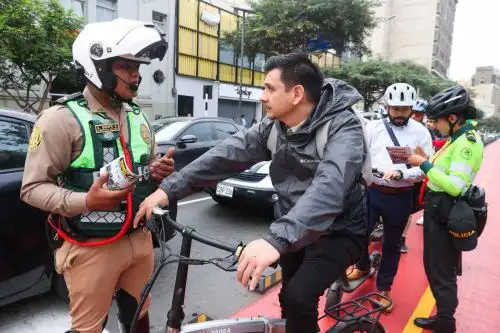 Policía Nacional impulsa campaña de sensibilización para usuarios de motos eléctricas y espacios peatonales
