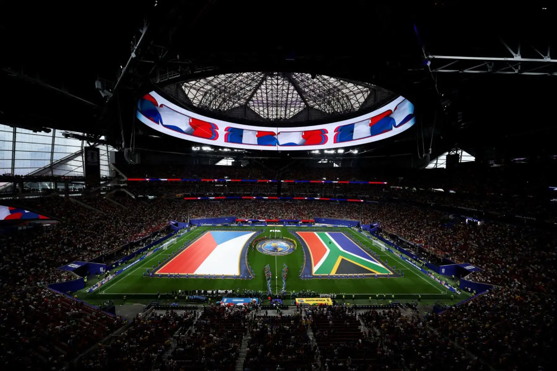 Las capas se alinean antes del partido del Grupo A de la Copa Mundial de la FIFA 2026 entre la República Checa y Sudáfrica en el Estadio de Atlanta el 18 de junio de 2026 en Atlanta, Georgia. Foto: AFP