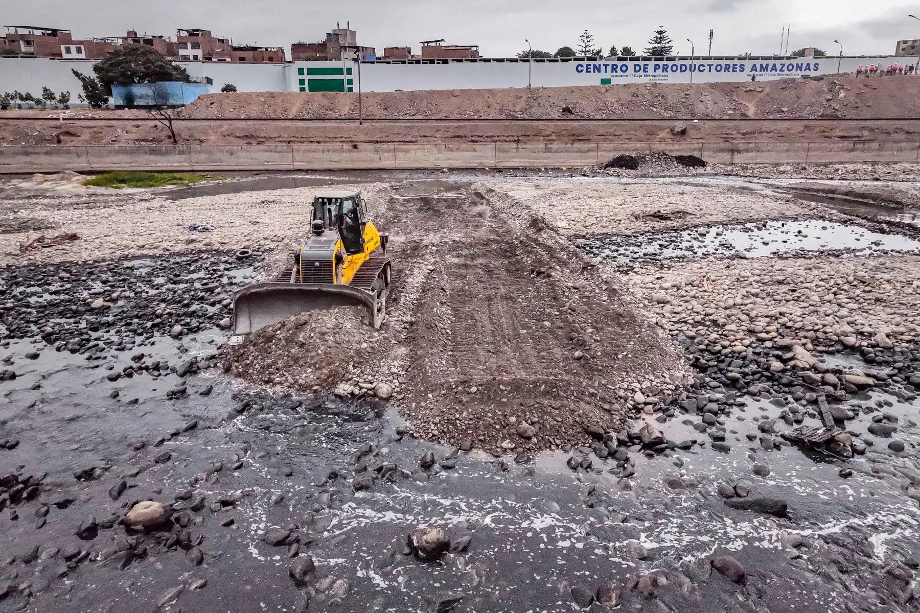La Municipalidad Metropolitana de Lima realizó trabajos de limpieza, descolmatación y conformación de diques para reducir el riesgo de desbordes e inundaciones en zonas vulnerables de la capital. Foto: ANDINA/Difusión.