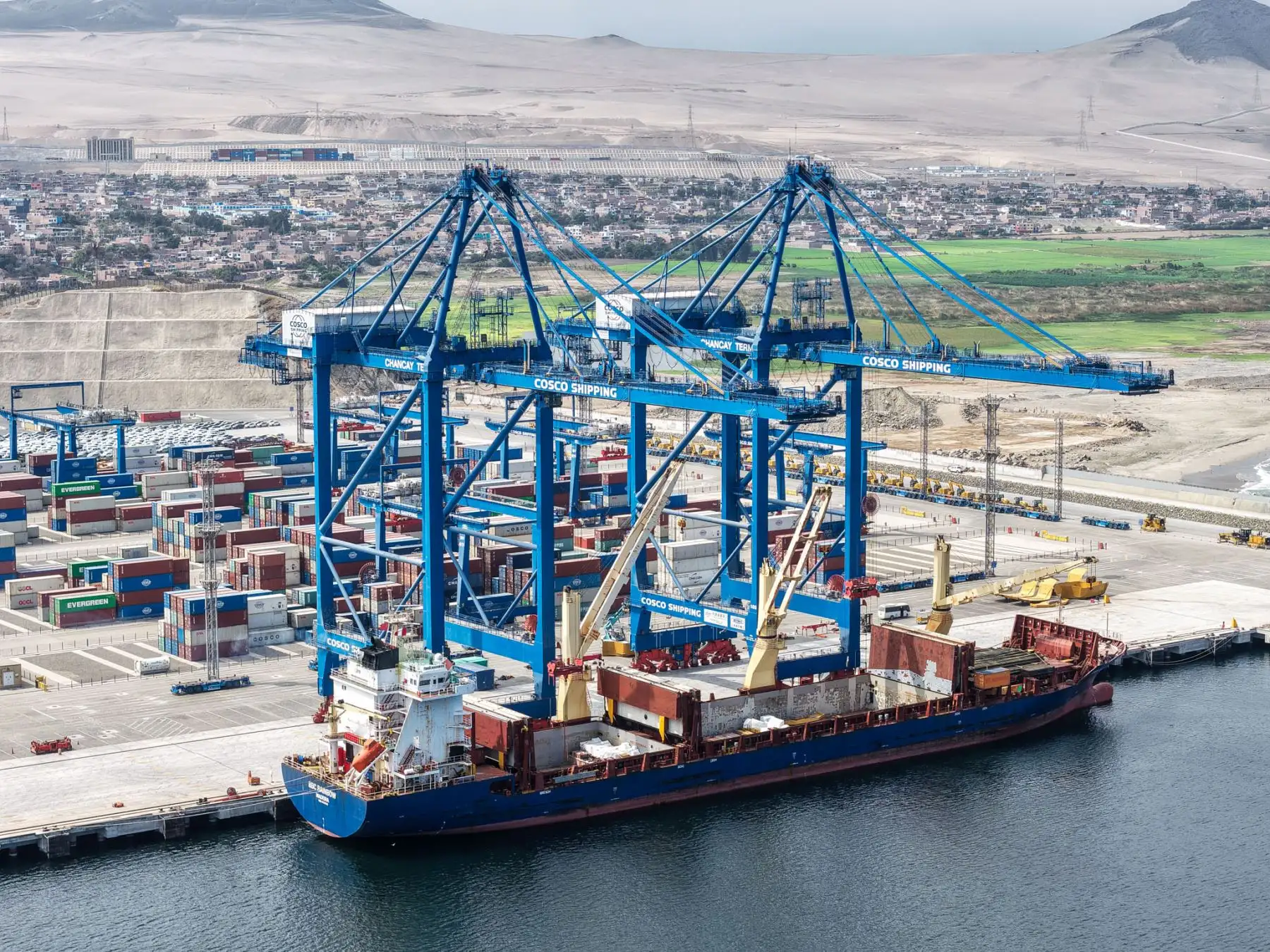 Vista de las instalaciones del puerto de Chancay, terminal operado por Cosco Shipping, durante la jornada de apertura para medios de comunicación y think-tank. Foto: ANDINA/Juan Carlos Guzmán.