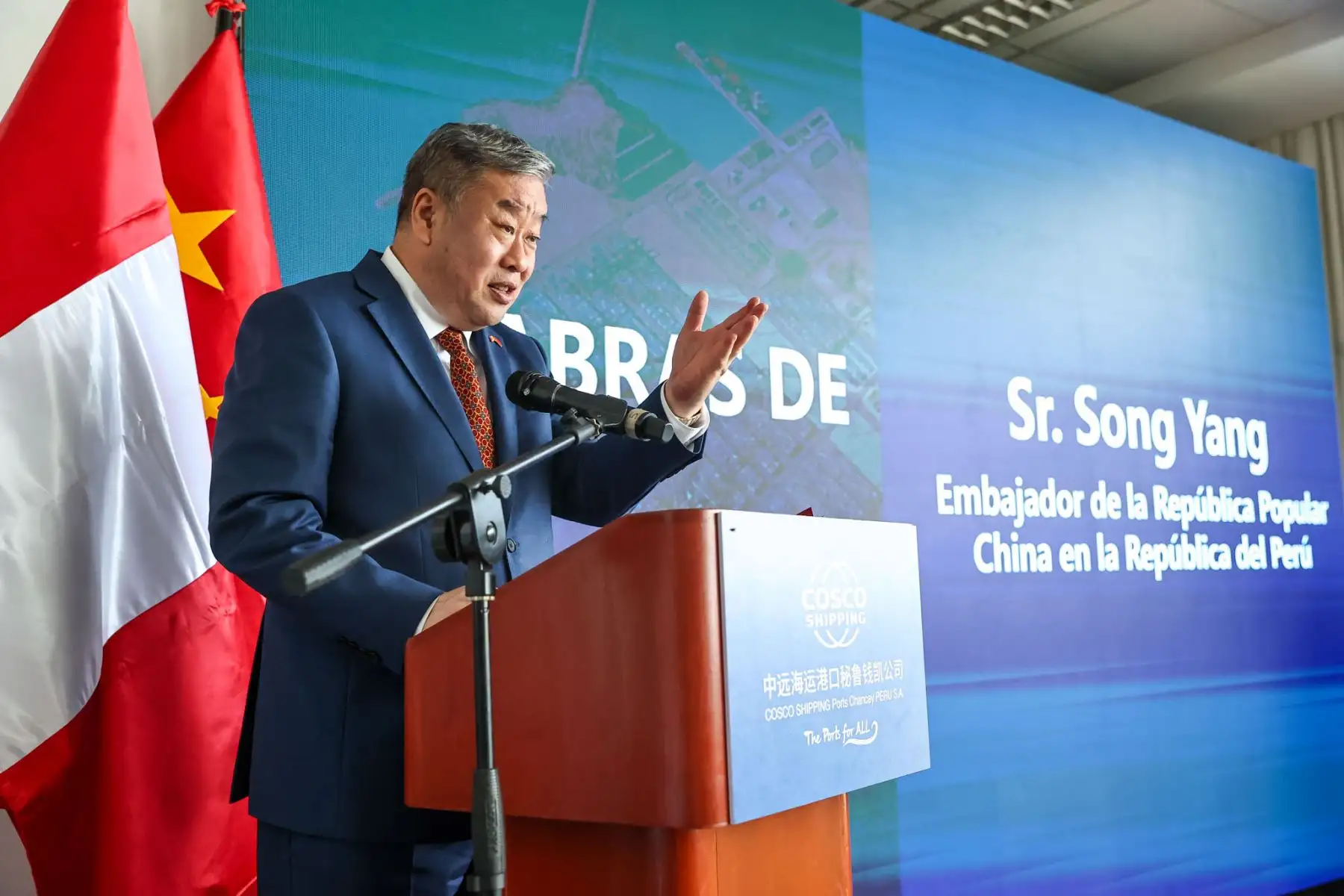 El embajador de China en el Perú, Song Yang, participó en la actividad conmemorativa por el primer aniversario de la operación comercial del puerto de Chancay. Foto: ANDINA/Juan Carlos Guzmán.