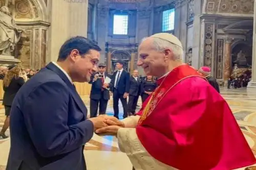 El gobernador de Lambayeque, Jorge Pérez, en audiencia con el papa León XIV. Foto: Gore Lambayeque