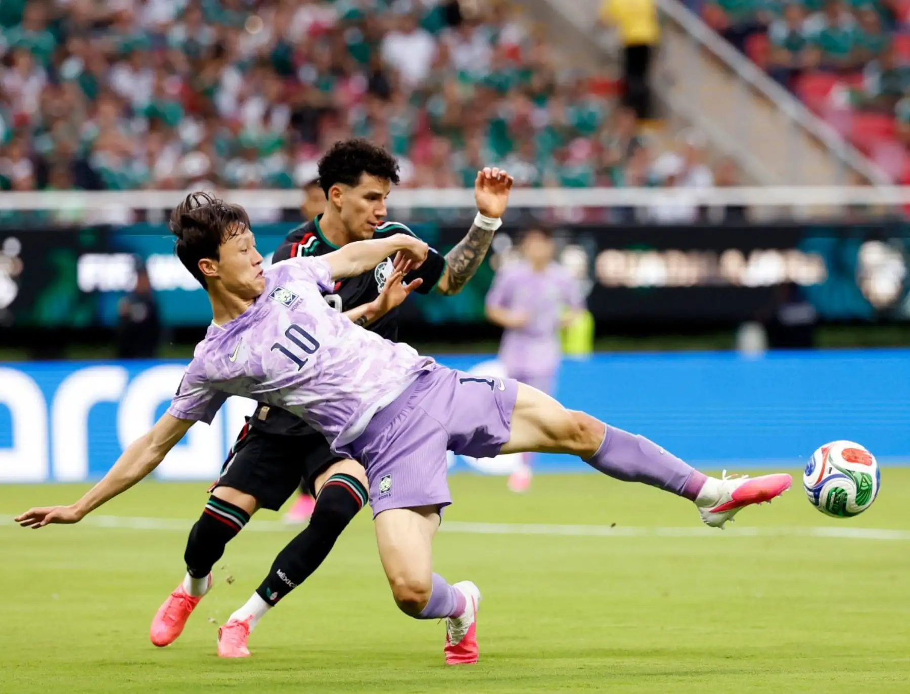 México venció 1-0 a Corea del Sur por el Grupo A del Mundial 2026 y clasificó a los dieciseisavos de final como primero de su zona. Luis Romo anotó el gol del triunfo a los 50 minutos para el cuadro mexicano, que aseguró su pase a la siguiente ronda del torneo. Foto: AFP