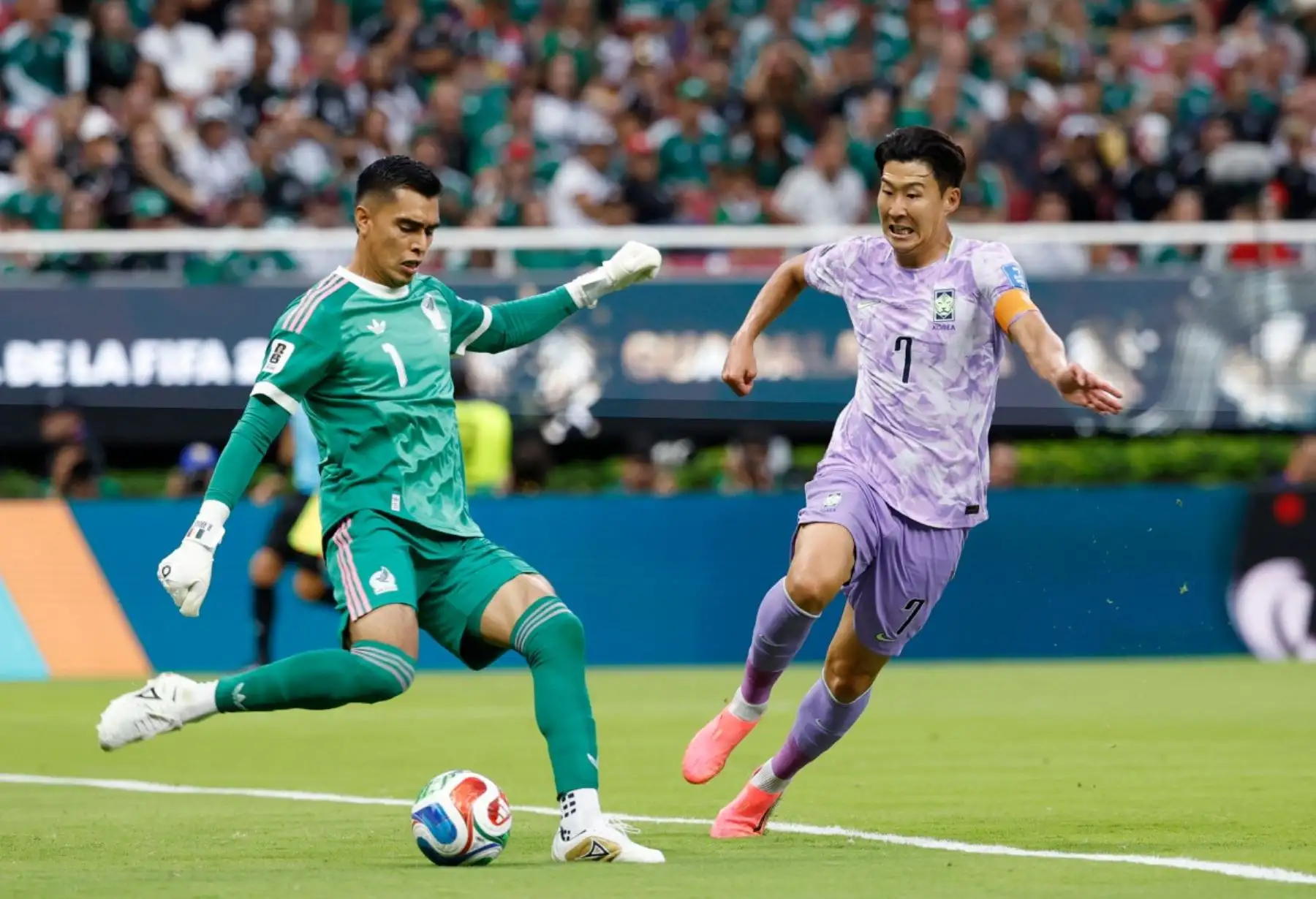 México venció 1-0 a Corea del Sur por el Grupo A del Mundial 2026 y clasificó a los dieciseisavos de final como primero de su zona. Luis Romo anotó el gol del triunfo a los 50 minutos para el cuadro mexicano, que aseguró su pase a la siguiente ronda del torneo. Foto: AFP