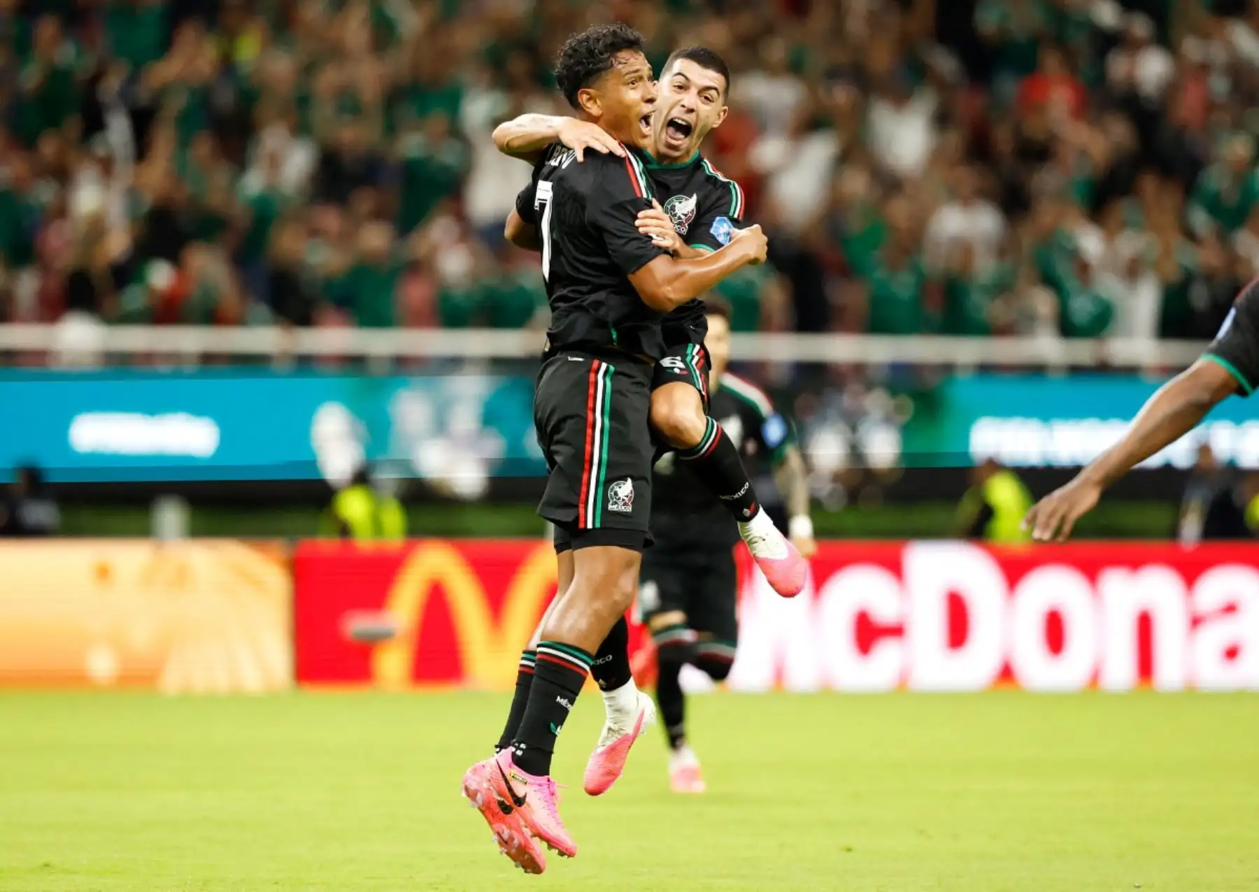 México venció 1-0 a Corea del Sur por el Grupo A del Mundial 2026 y clasificó a los dieciseisavos de final como primero de su zona. Luis Romo anotó el gol del triunfo a los 50 minutos para el cuadro mexicano, que aseguró su pase a la siguiente ronda del torneo. Foto: AFP