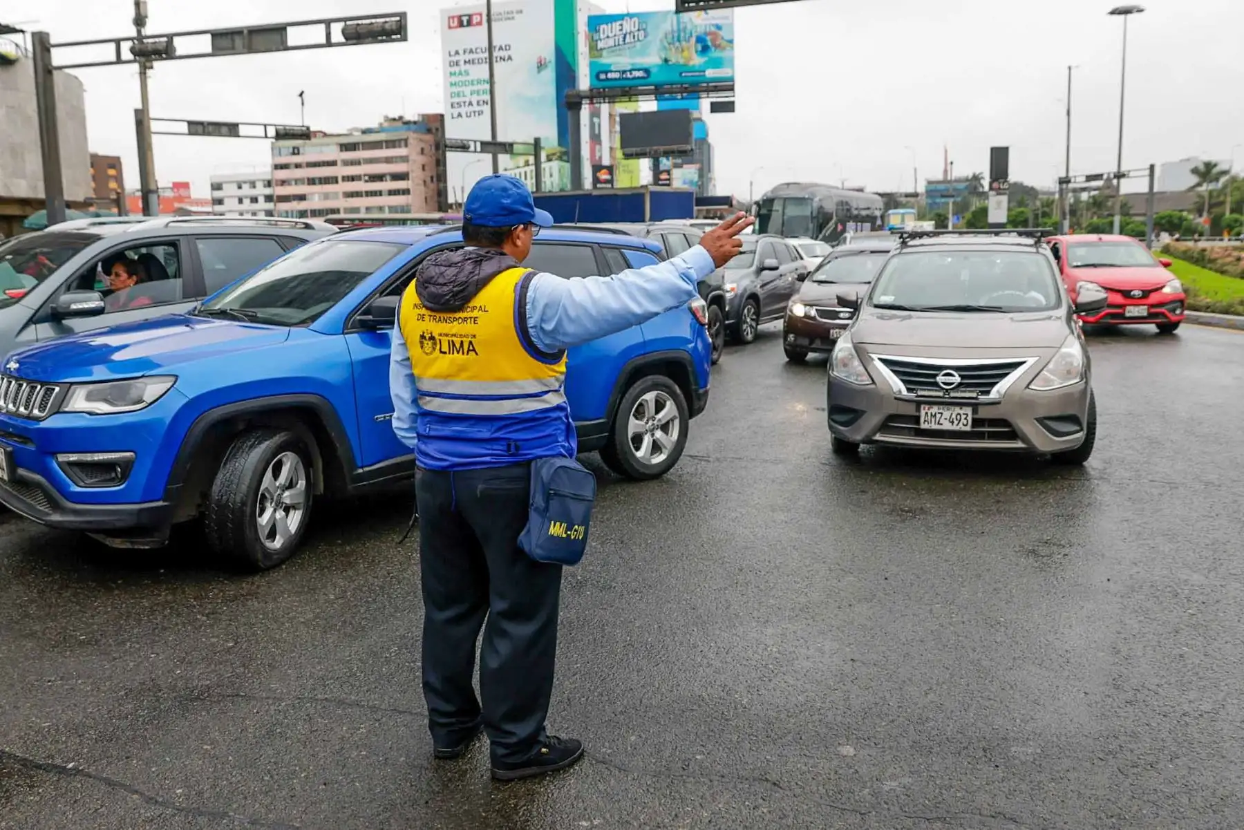 Conductores deben tomar precauciones debido a las restricciones de tránsito que se aplican en el entorno de la Plaza Grau y otras vías del Cercado de Lima para garantizar la seguridad y el orden público. Foto: ANDINA/ Luis Iparraguirre