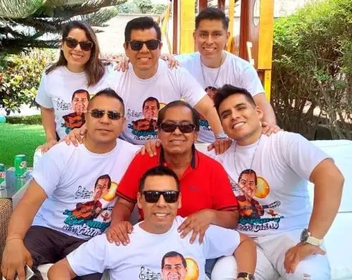 Orquesta Candela rinde homenaje a don Víctor Yaipén.