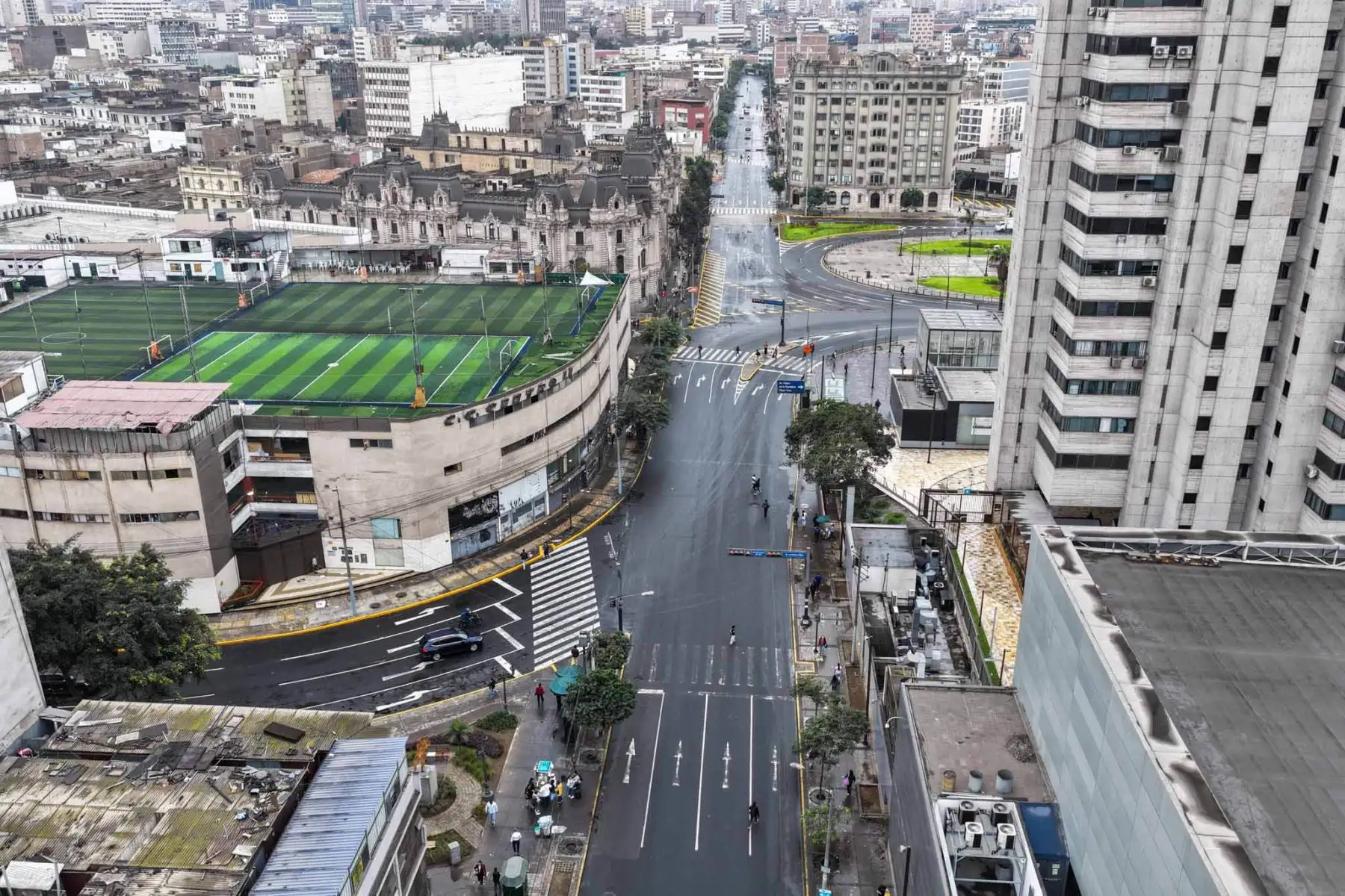 Fotos con dron registran las restricciones vehiculares en la Plaza Grau y la avenida Abancay. Foto: ANDINA/ Juan Carlos Guzmán