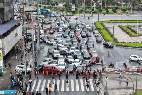Fotos con dron de las calles cerradas en la Plaza Grau y la avenida Abancay