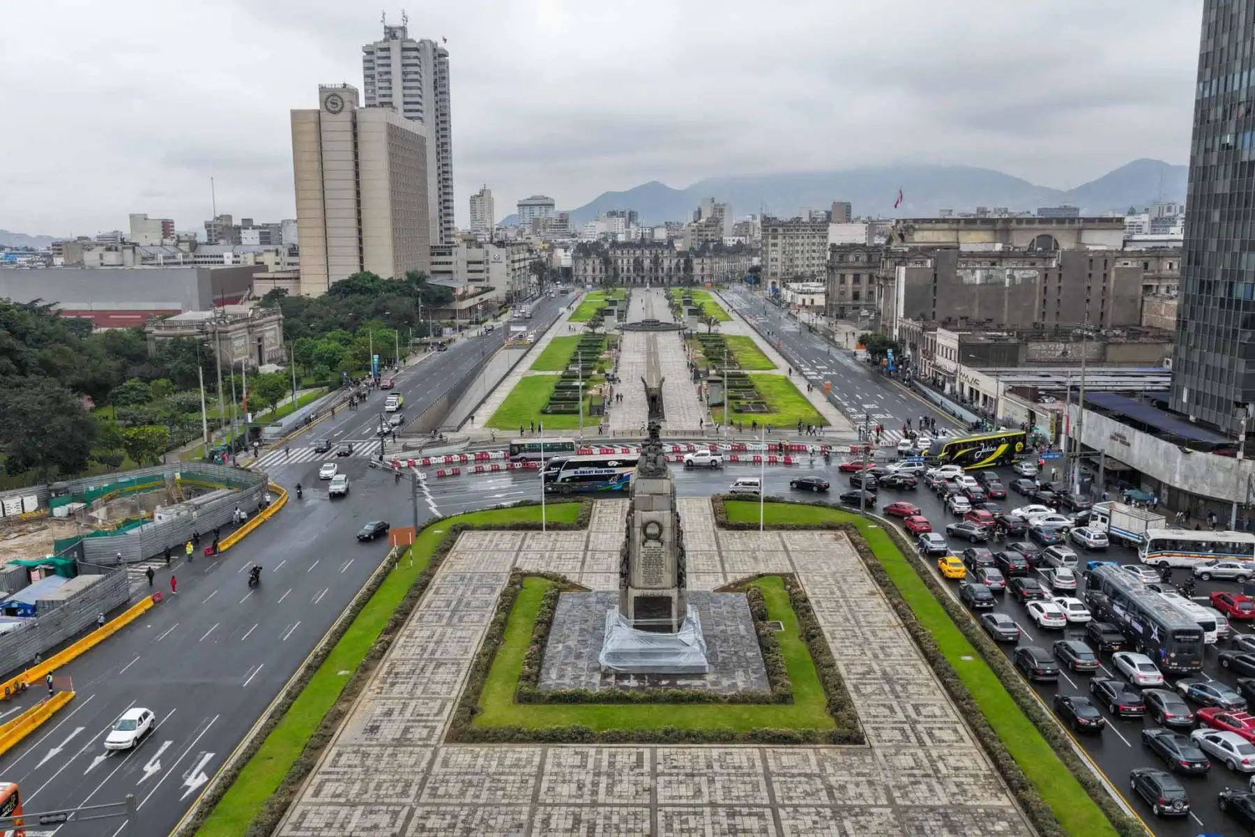 Vista aérea de la Plaza Grau durante la aplicación de las medidas de control de tránsito. Foto: ANDINA/ Juan Carlos Guzmán