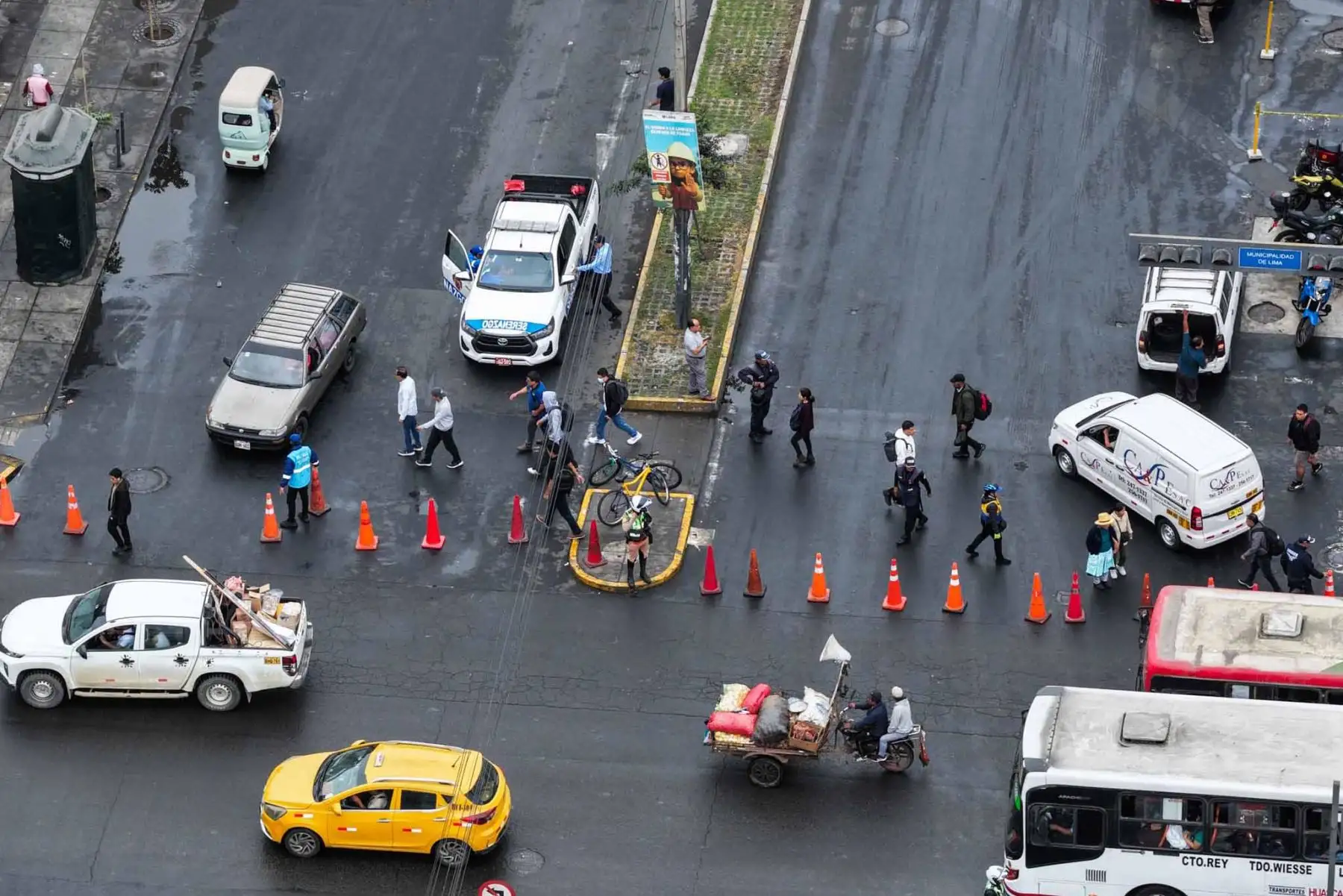 La avenida Abancay presentan circulación restringida por disposición municipal. Foto: ANDINA/ Juan Carlos Guzmán